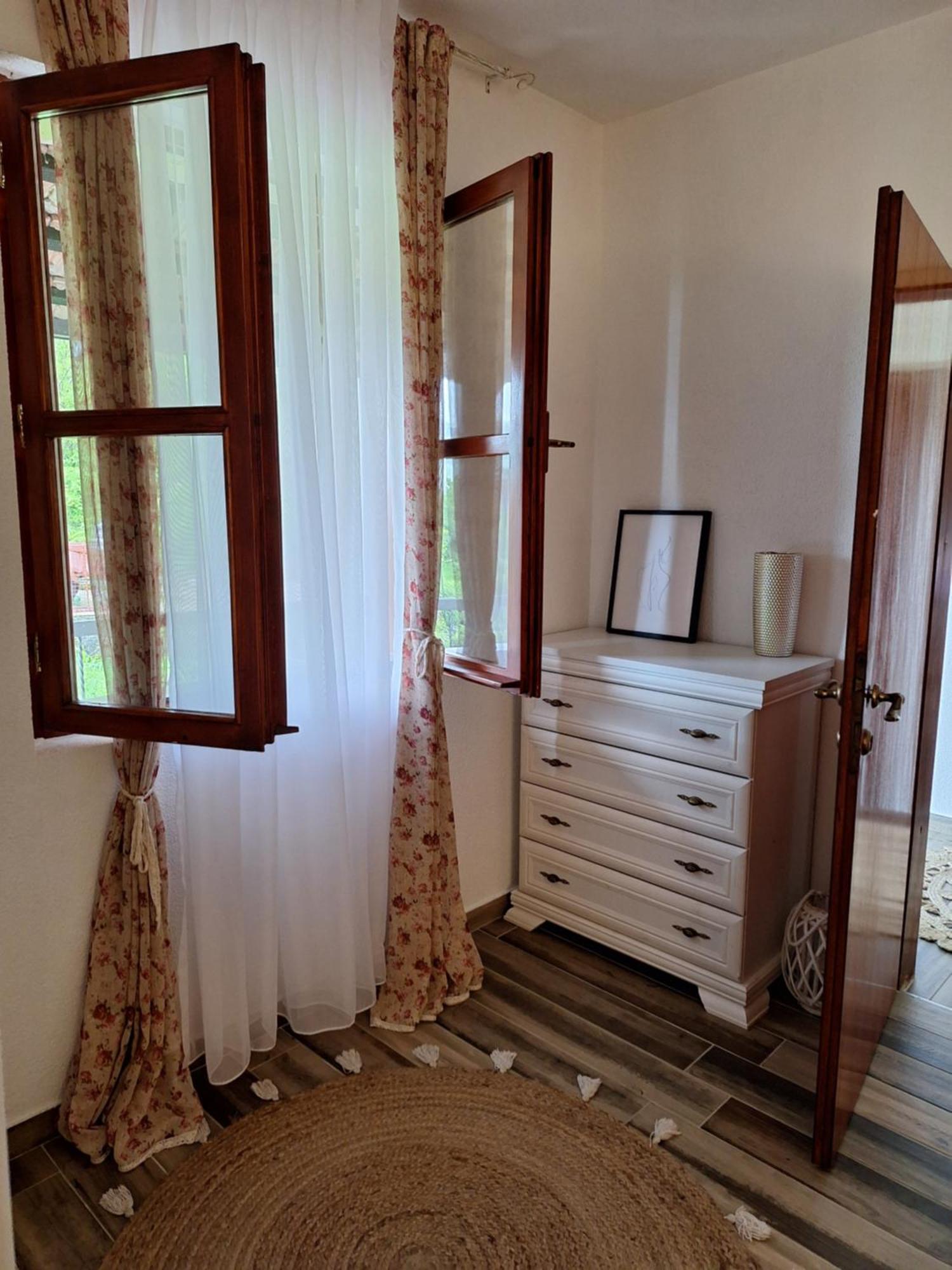 Banjo Rustic House Lake View فيربازار المظهر الخارجي الصورة