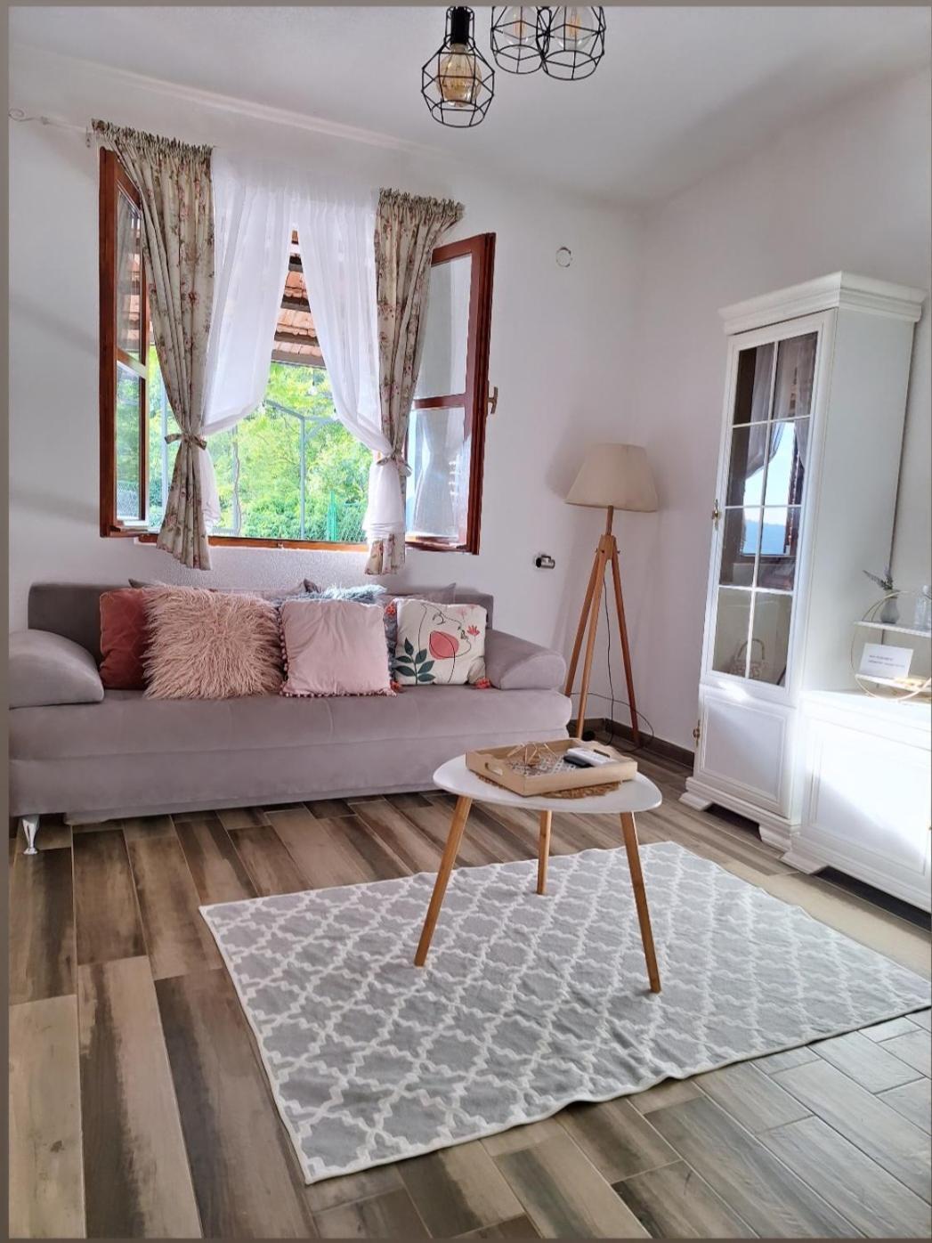 Banjo Rustic House Lake View فيربازار المظهر الخارجي الصورة